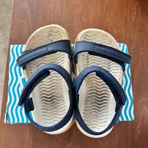 Native Charley Velcro sandals. Child/ Little Girl size 7. GUC.